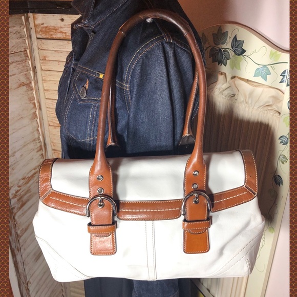 COACH WINTER WHITE/BROWN LEATHER SHOULDER BAG - Picture 3 of 15